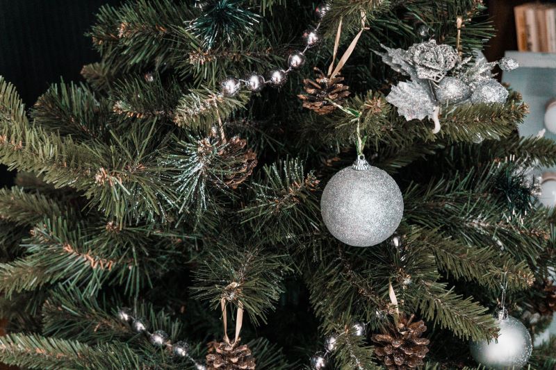 Don’t Let the Frosty Weather Stop You: Find the Perfect Artificial Christmas Tree to Sparkle Up Your Home